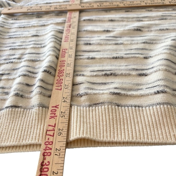 Calvin Klein V-Neck Sweater X-Large Extra Fine Merino Wool Abstract 3D Pullover - Picture 8 of 10